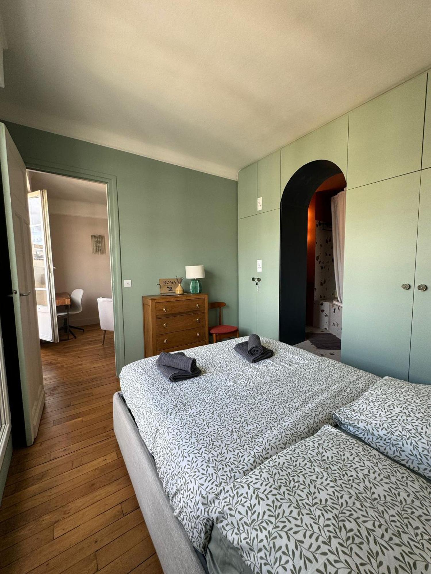 Apartment Parisien Vue Sur Tour Eiffel Paris