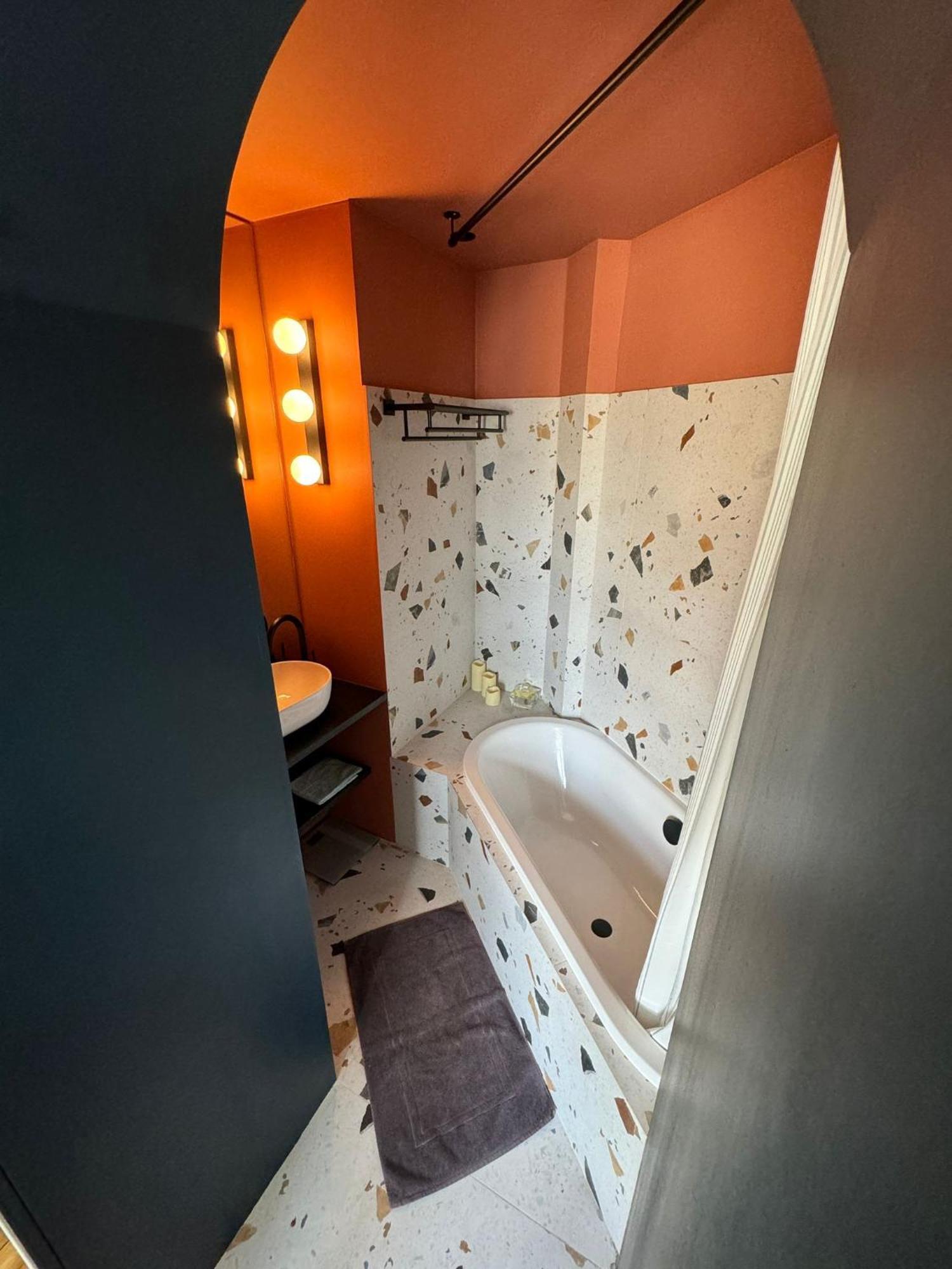 Parisien Vue Sur Tour Eiffel *